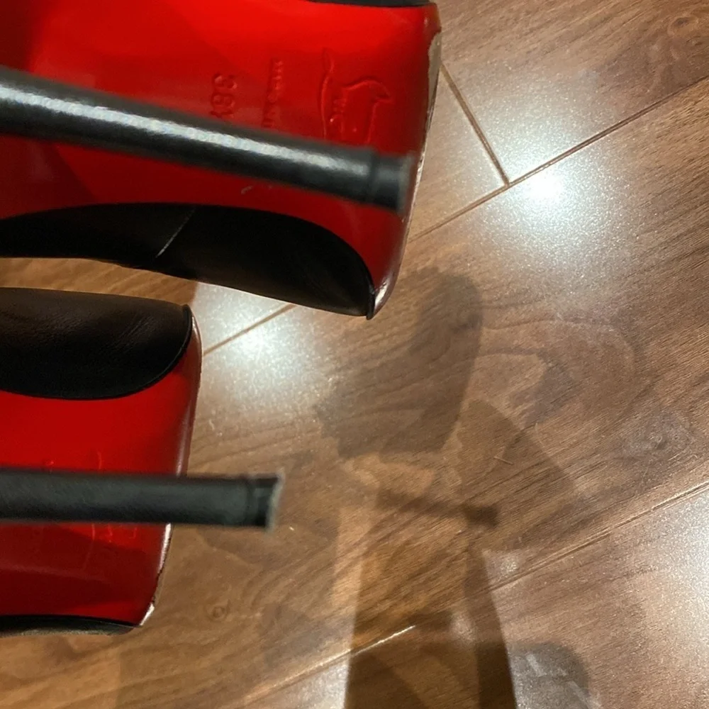 Christian Louboutin / Geo Black Leather Pump Spike Patent Toe Cap pigalle 38.5